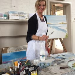 Art teacher Tracey Ross demonstrating at one of her art workshops