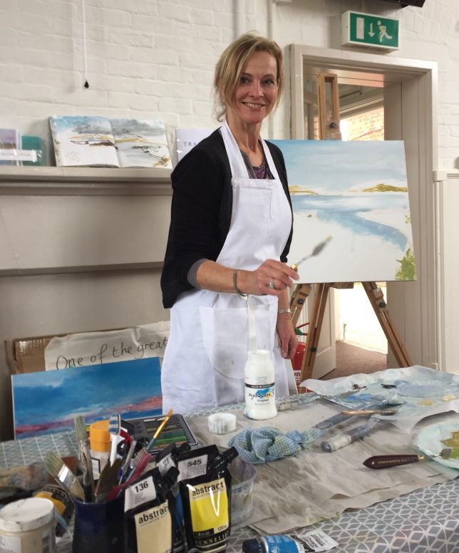 Art teacher Tracey Ross demonstrating at one of her art workshops